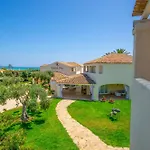 Costa Rey Wellness & Ξενοδοχείο 4*