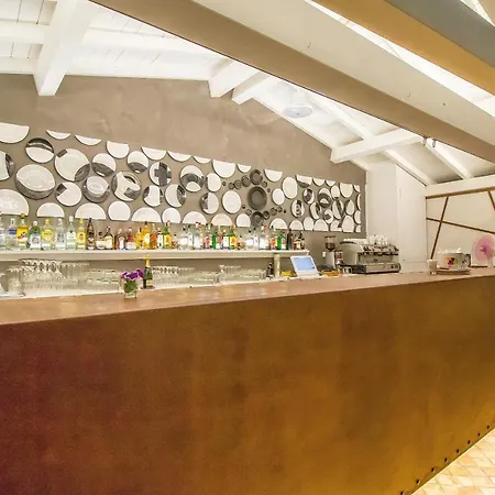 Costa Rey Wellness & מלון